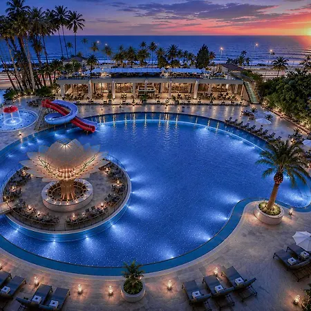 World Star & Otel 5*
